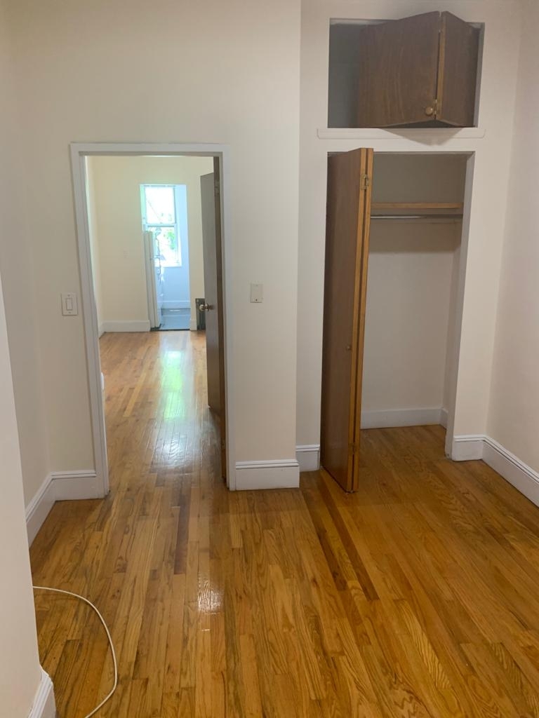 East 81st Street - Photo 3
