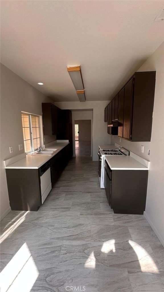 27364 Family Circle - Photo 7
