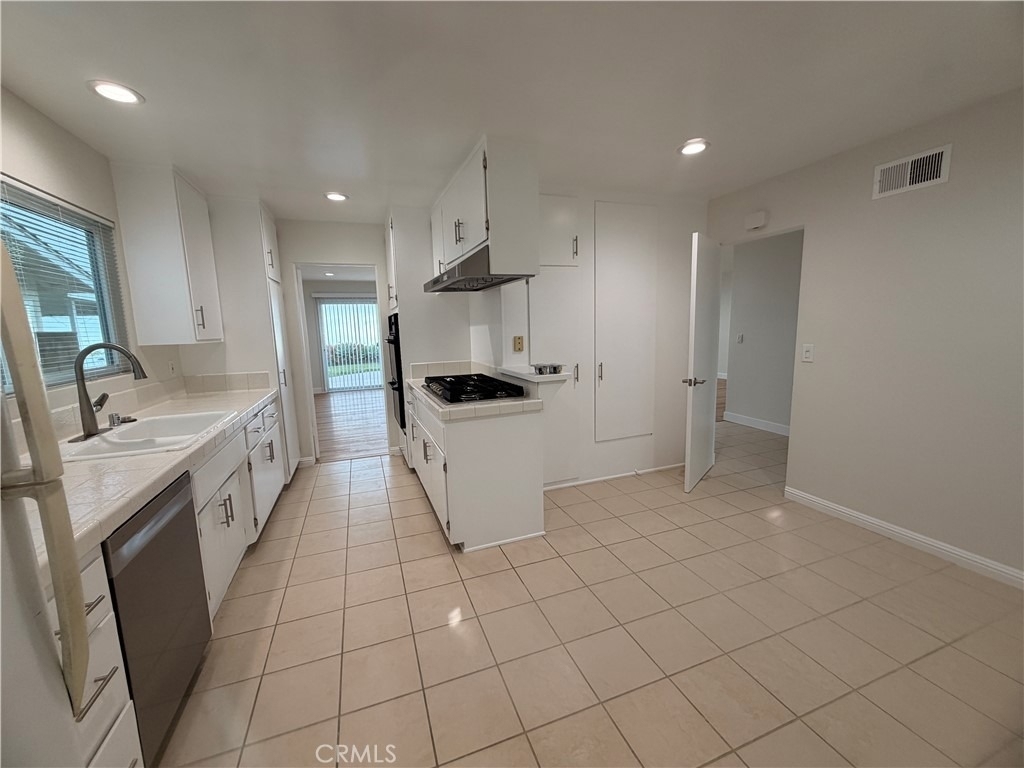 28027 Ella - Photo 2