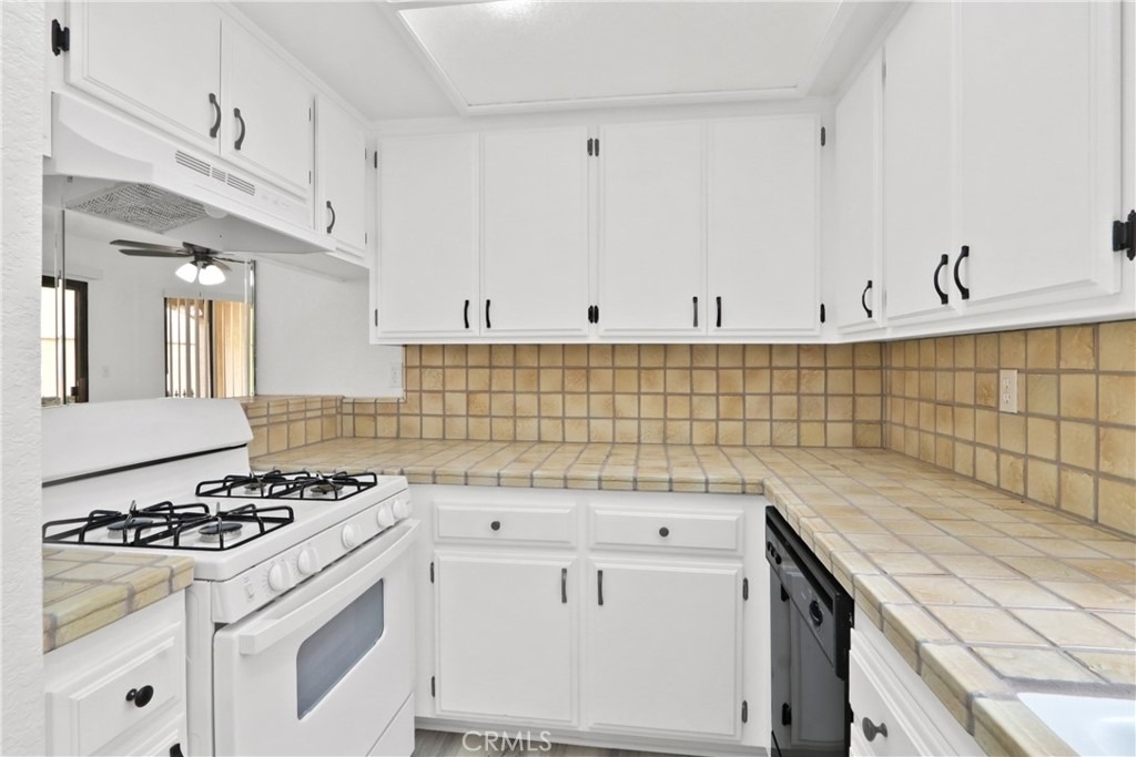 1052 Belmont Avenue - Photo 5