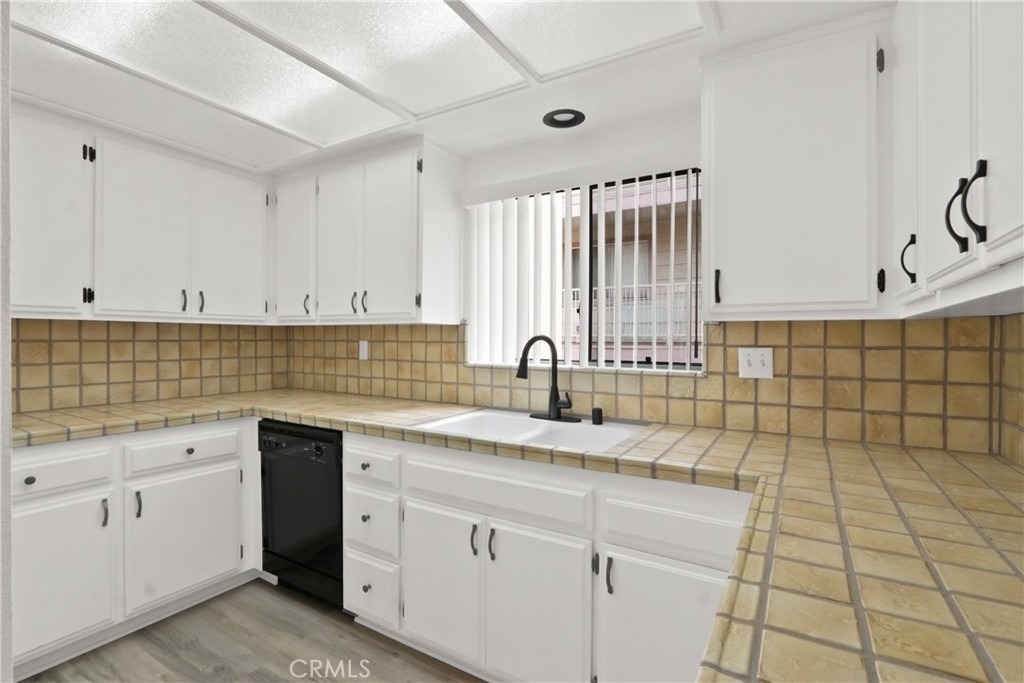 1052 Belmont Avenue - Photo 6