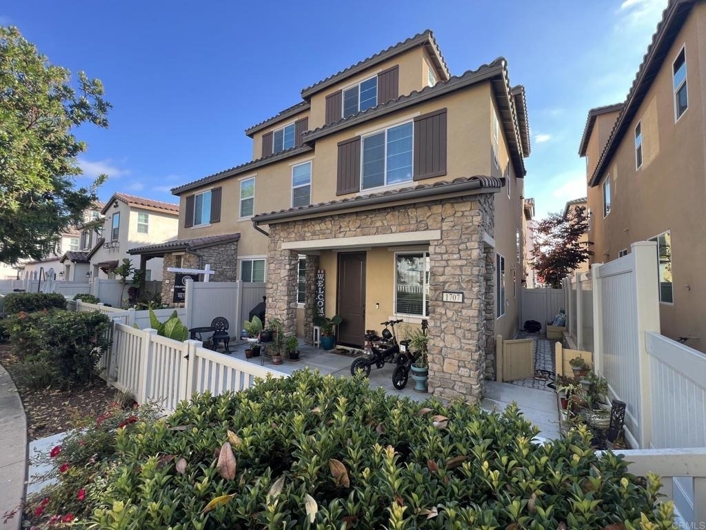 1707 Frangipani Avenue - Photo 1