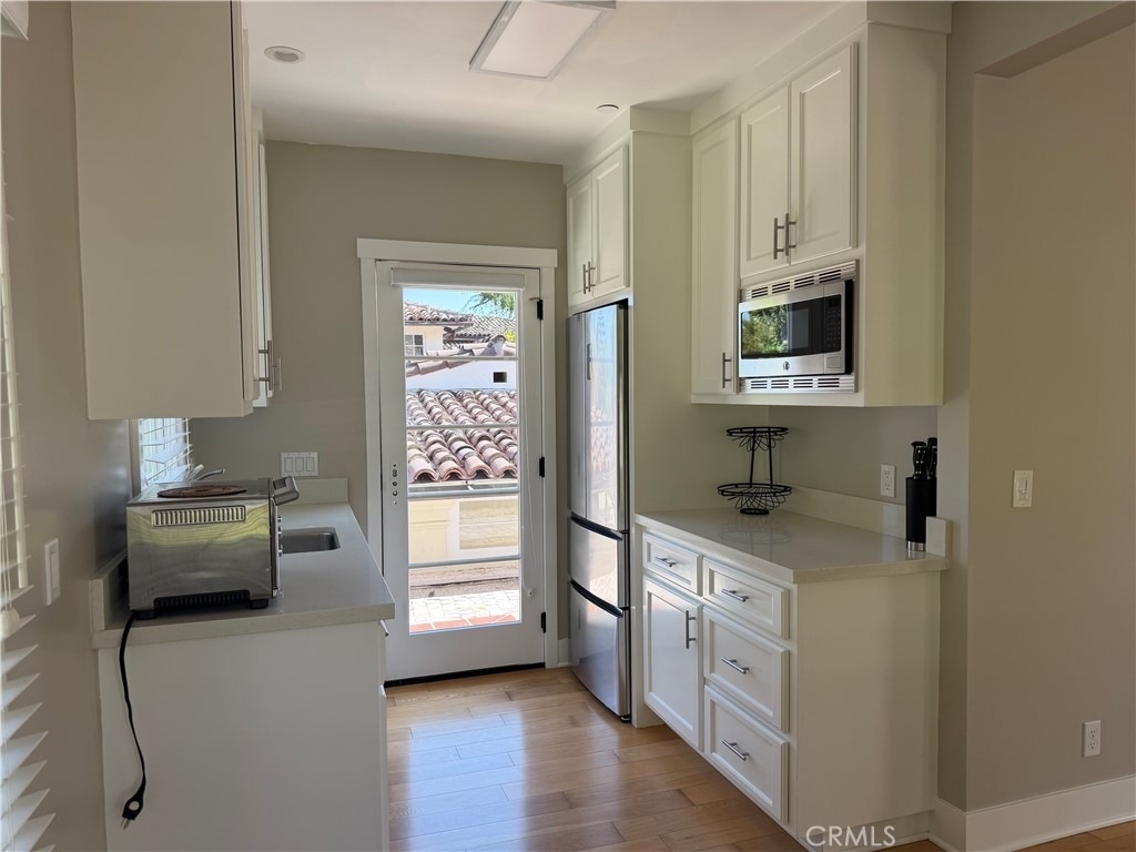 305 W Kenneth Road - Photo 8