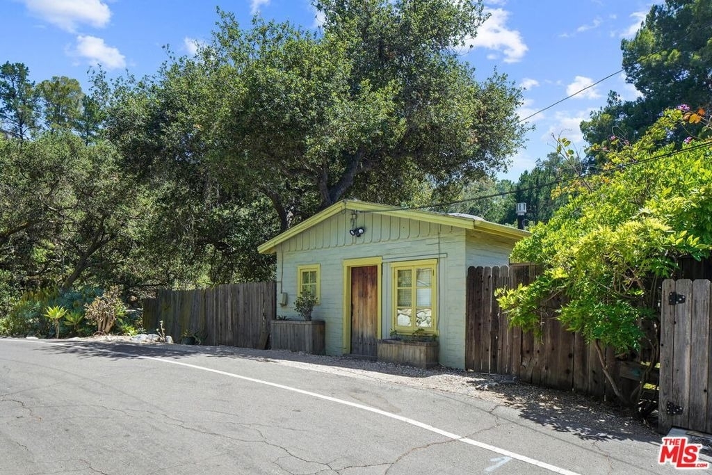21652 Encina Road - Photo 0