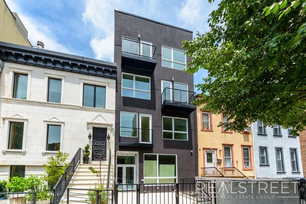 1469 Dean St - Photo 4
