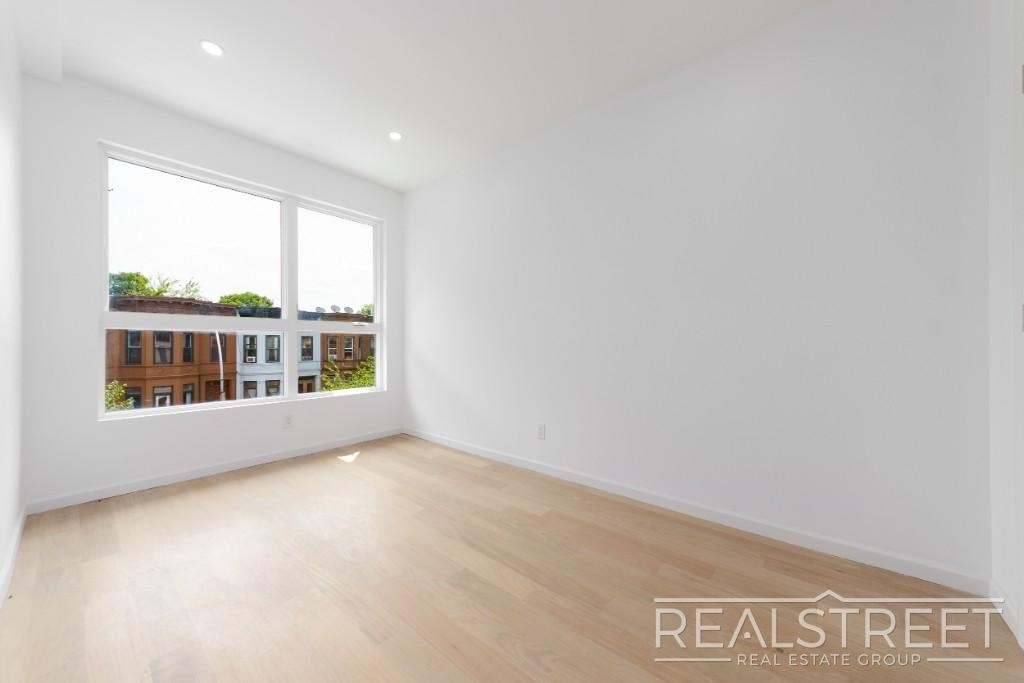 1469 Dean St - Photo 2