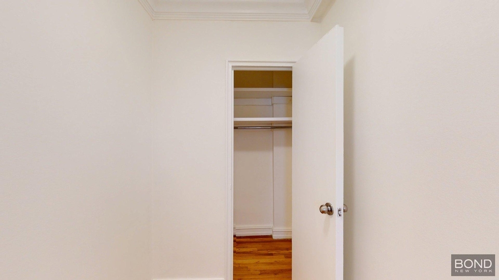 York Avenue - Photo 2