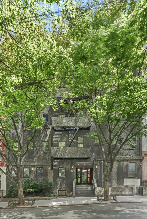 East 95th Street - Photo 7