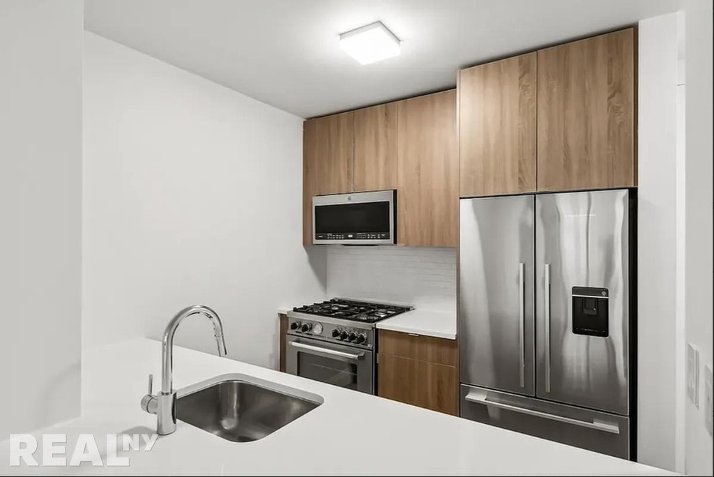 E 94th St - Photo 3