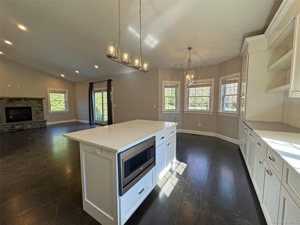 1019 Grove Street - Photo 0