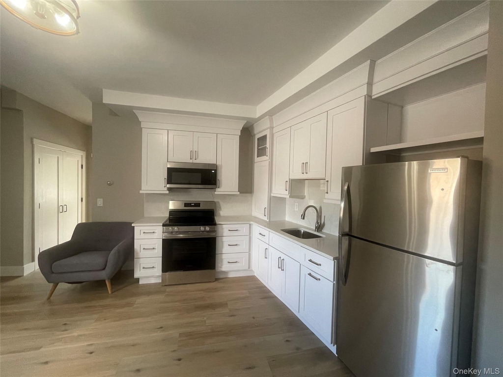 1106 Main Street - Photo 3