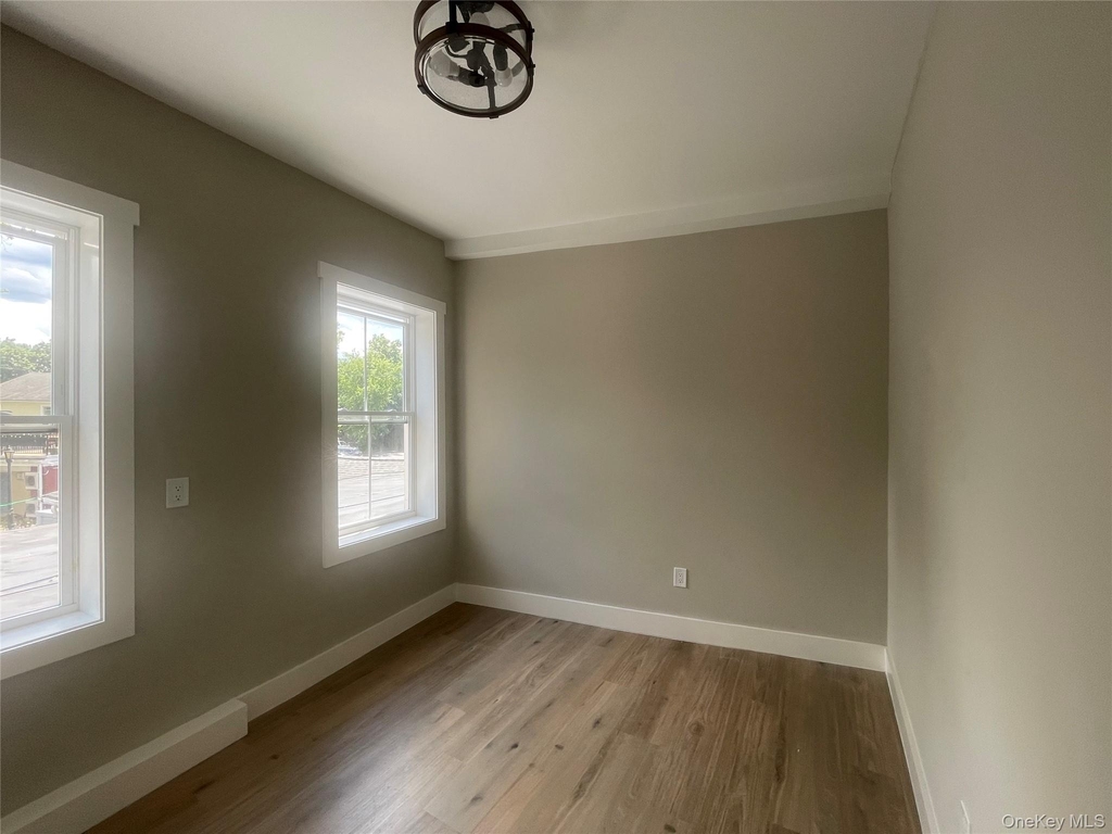 1106 Main Street - Photo 4