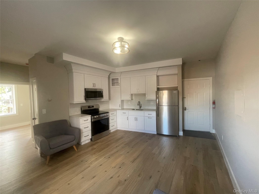 1106 Main Street - Photo 2
