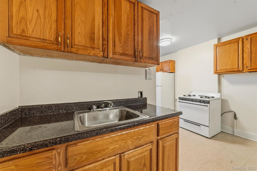 158 Willow Street - Photo 2