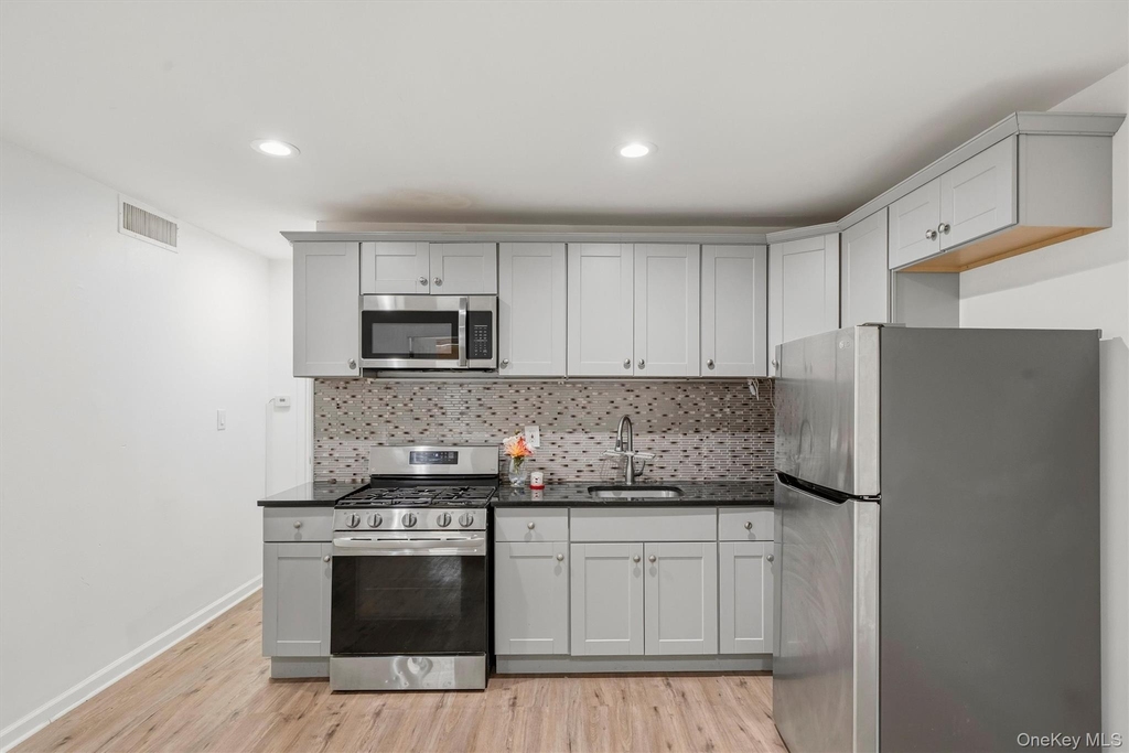 411 Liberty Street - Photo 12