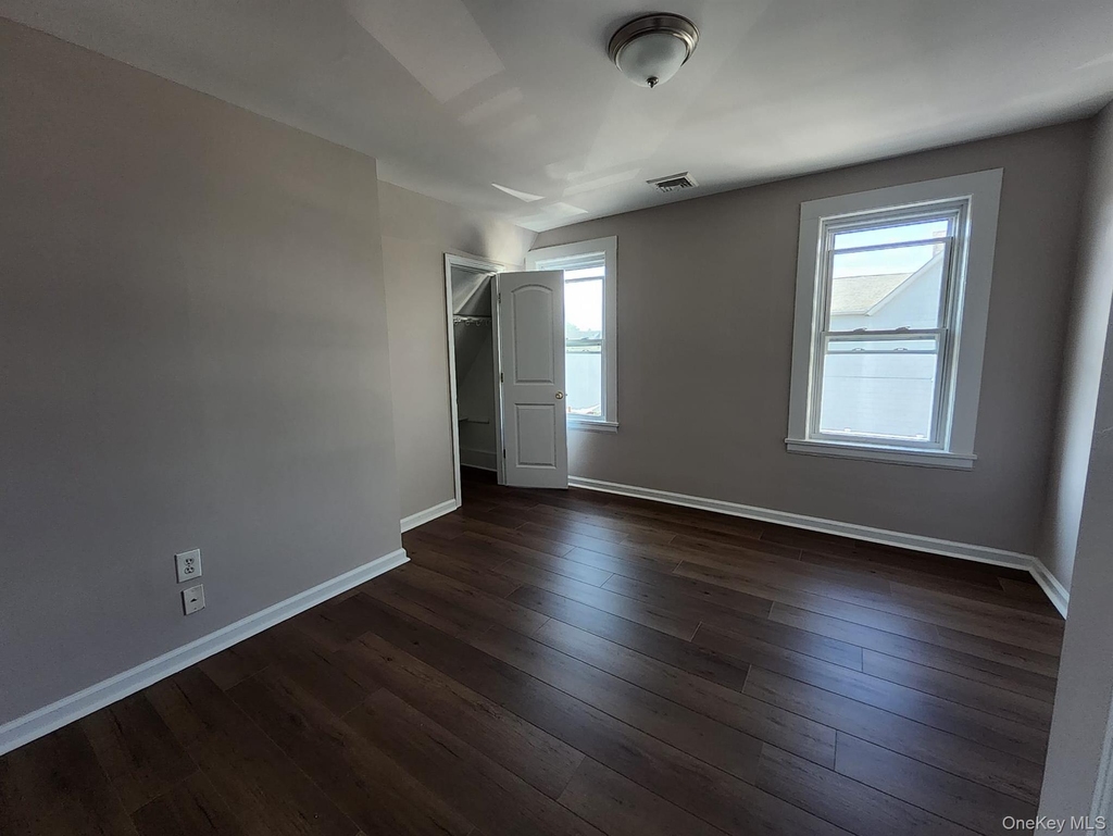 90 Hempstead Avenue - Photo 5