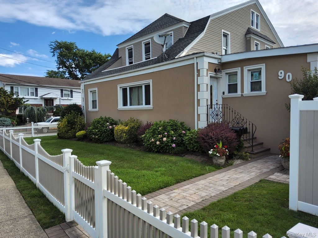 90 Hempstead Avenue - Photo 0