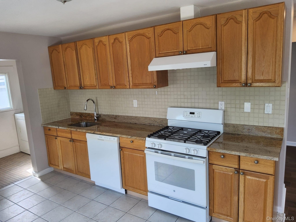 90 Hempstead Avenue - Photo 3