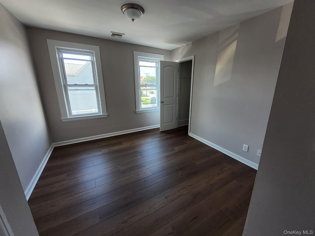 90 Hempstead Avenue - Photo 4