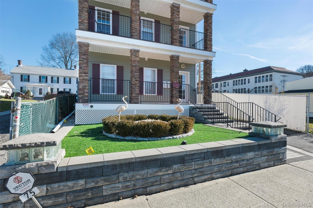 75 Albany Street - Photo 2