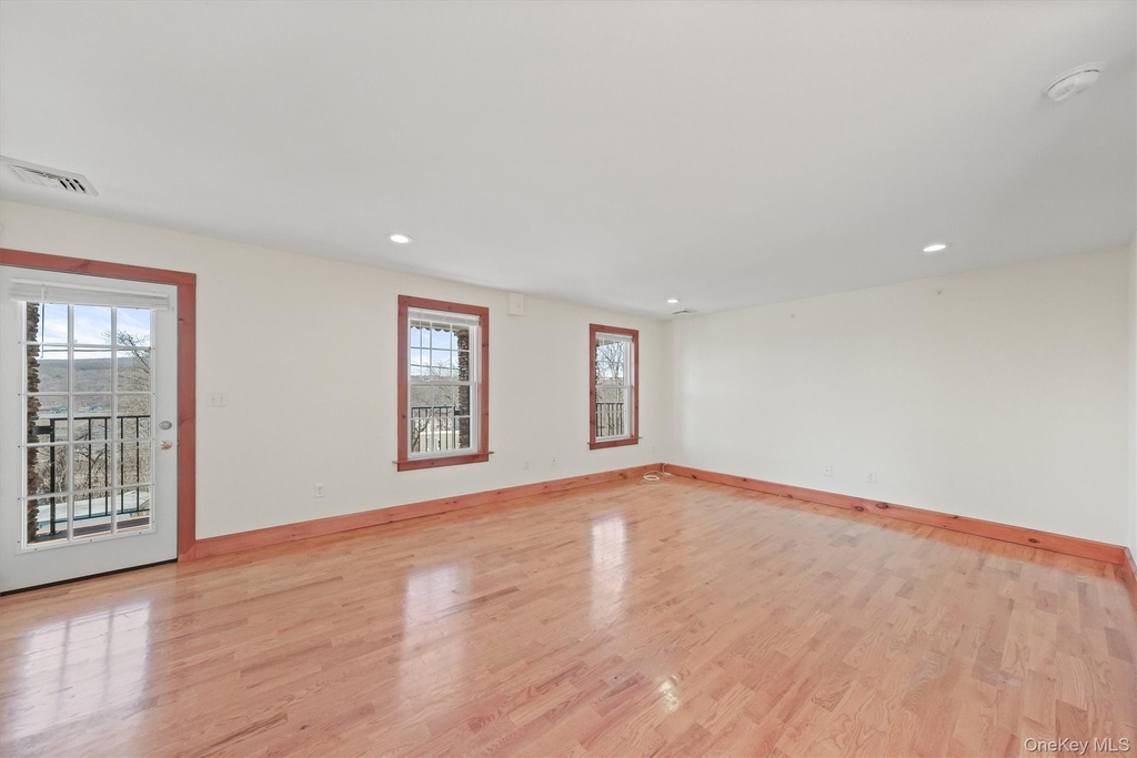 75 Albany Street - Photo 13