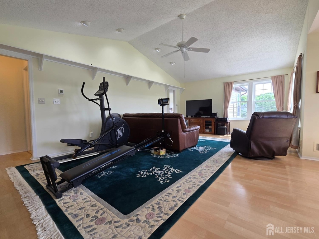 8 Glastonbury Court - Photo 5