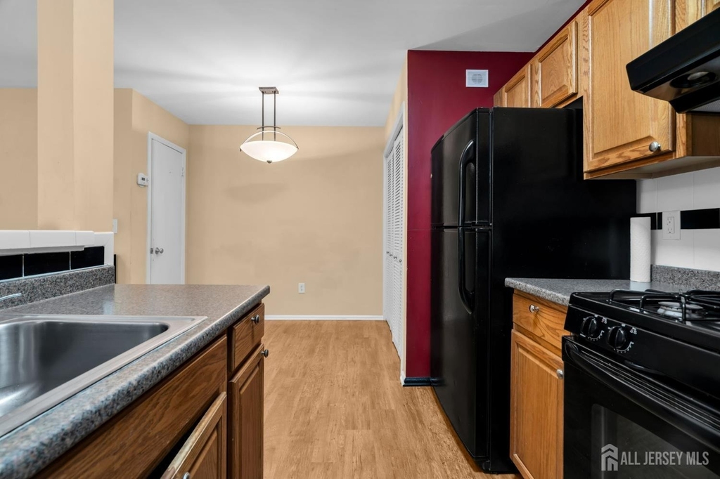 19 Delavan Court - Photo 16