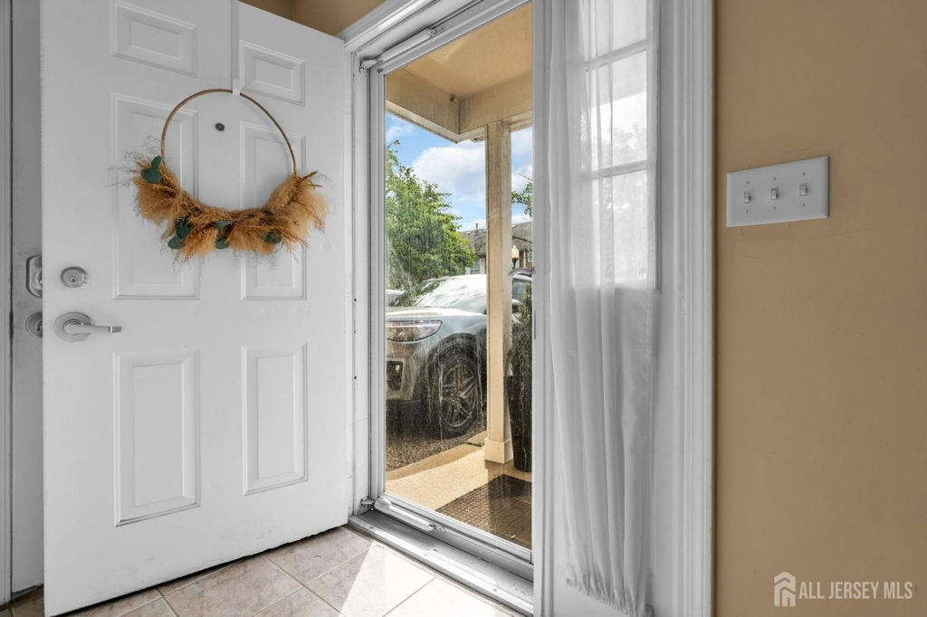 19 Delavan Court - Photo 7