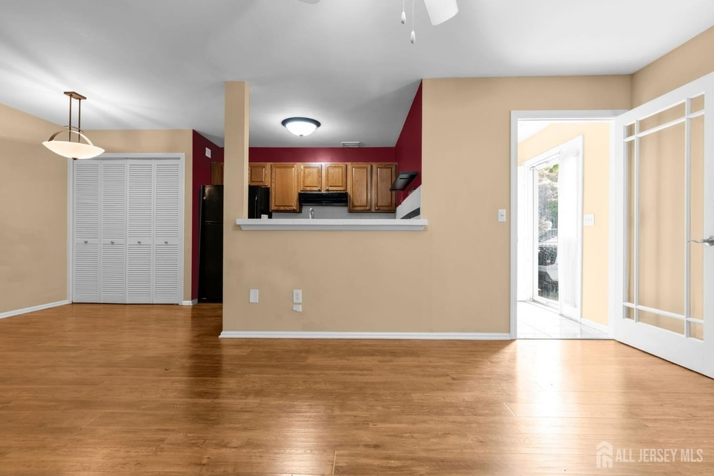 19 Delavan Court - Photo 10