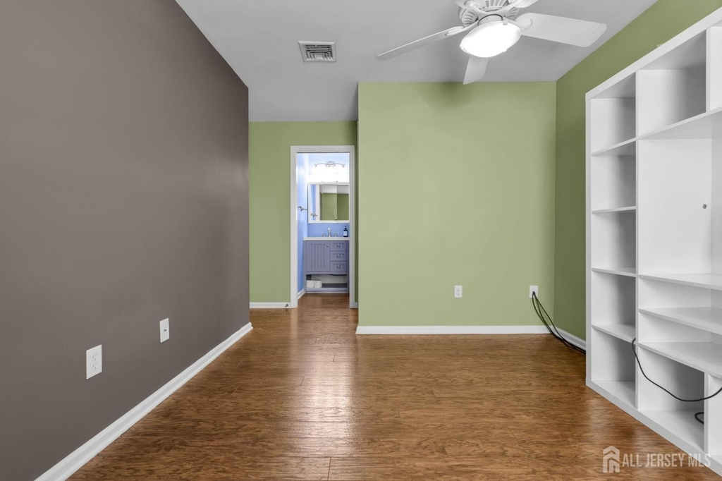 19 Delavan Court - Photo 22