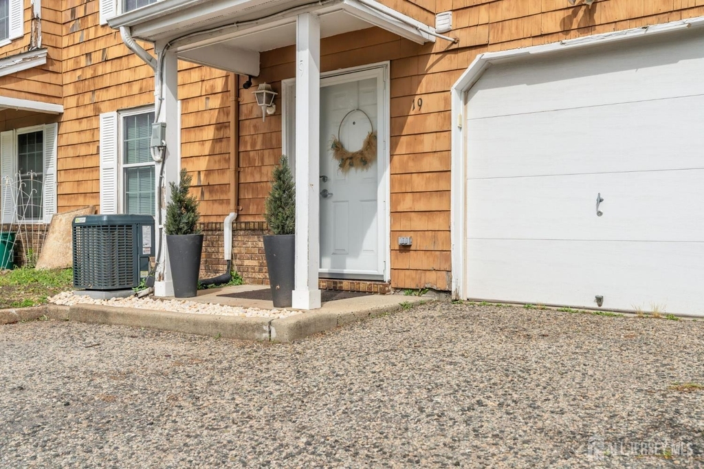 19 Delavan Court - Photo 33