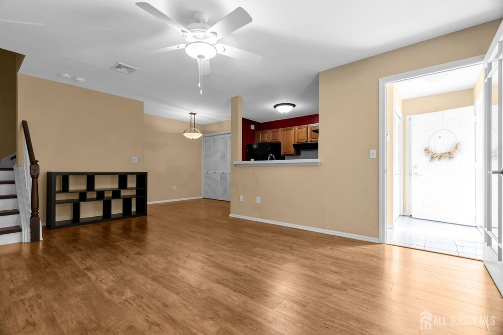 19 Delavan Court - Photo 9