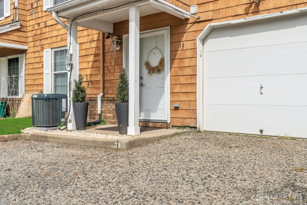 19 Delavan Court - Photo 6