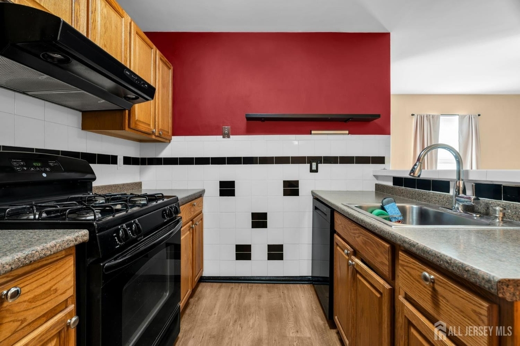 19 Delavan Court - Photo 14