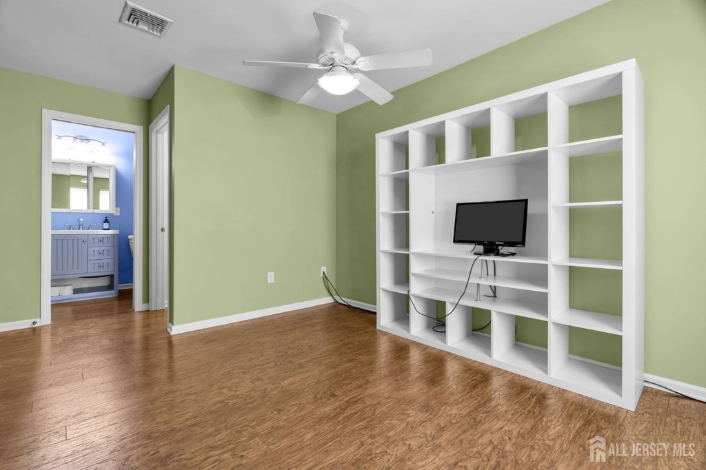 19 Delavan Court - Photo 21