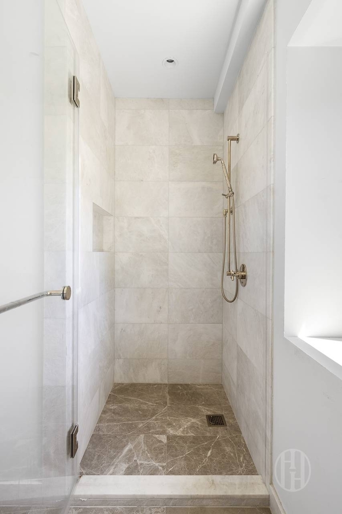 111 W 56th Street - Photo 9