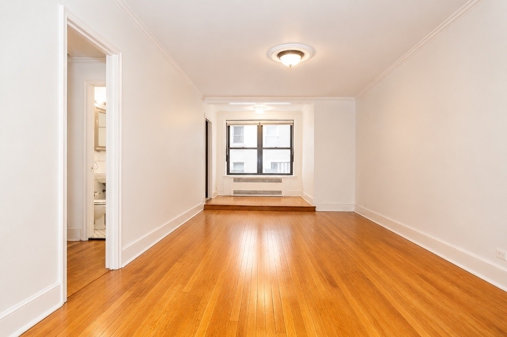 425 Central Park W - Photo 3
