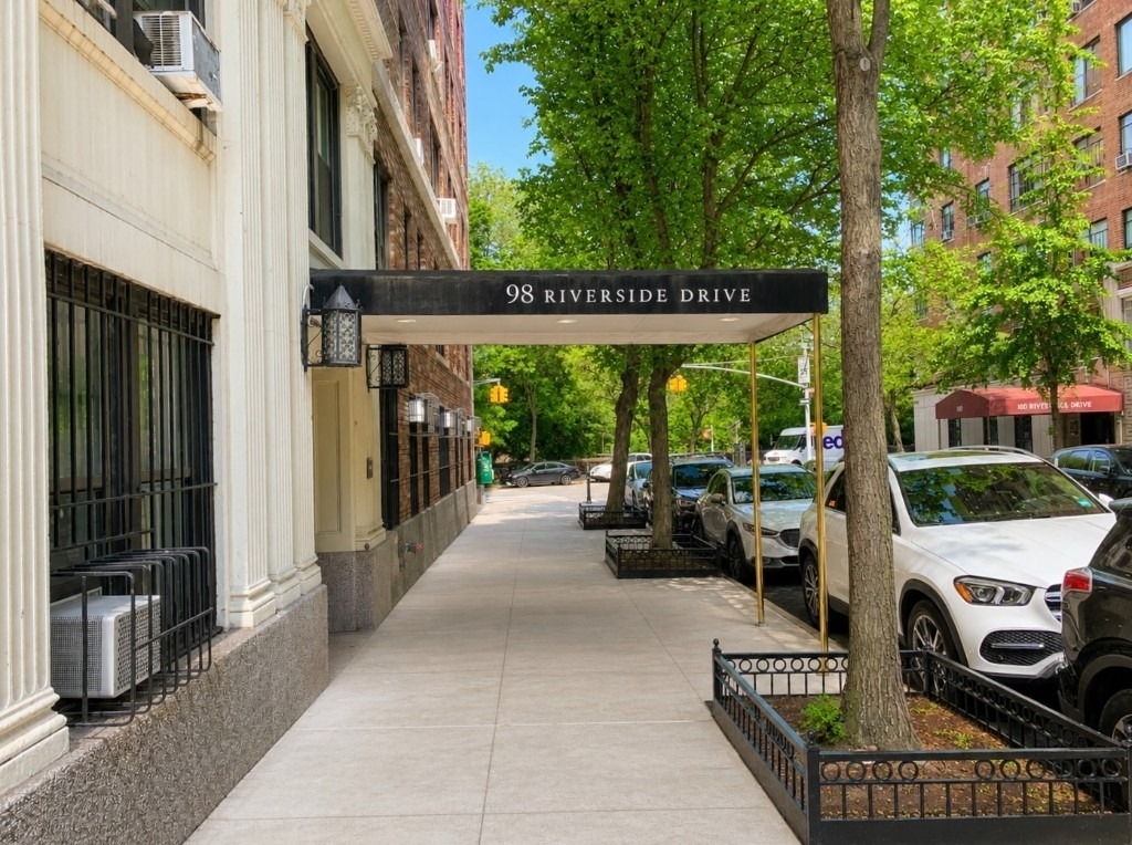 98 Riverside Drive - Photo 0
