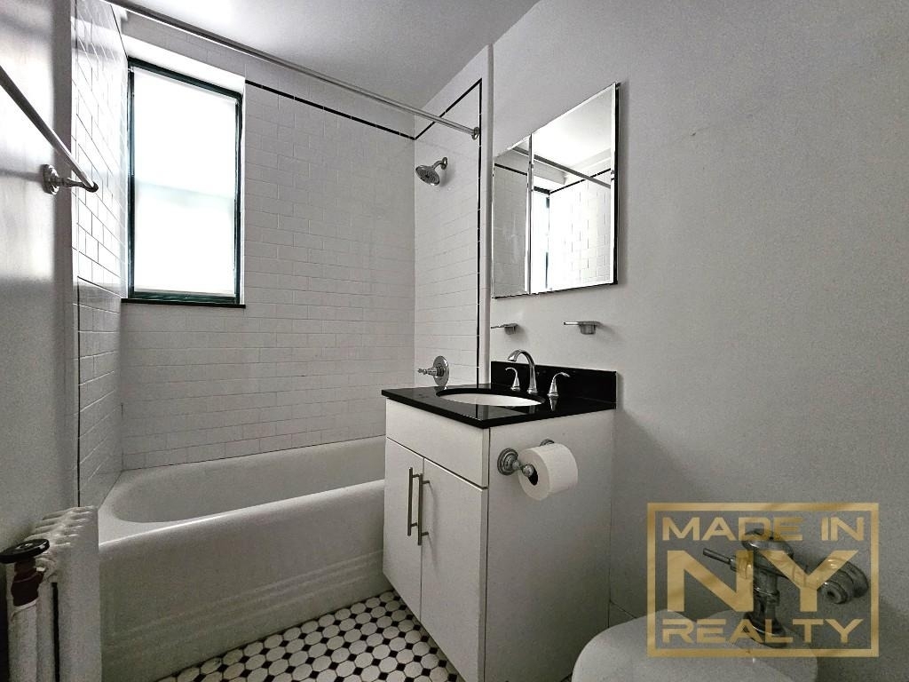 51-01 39th Avenue - Photo 5