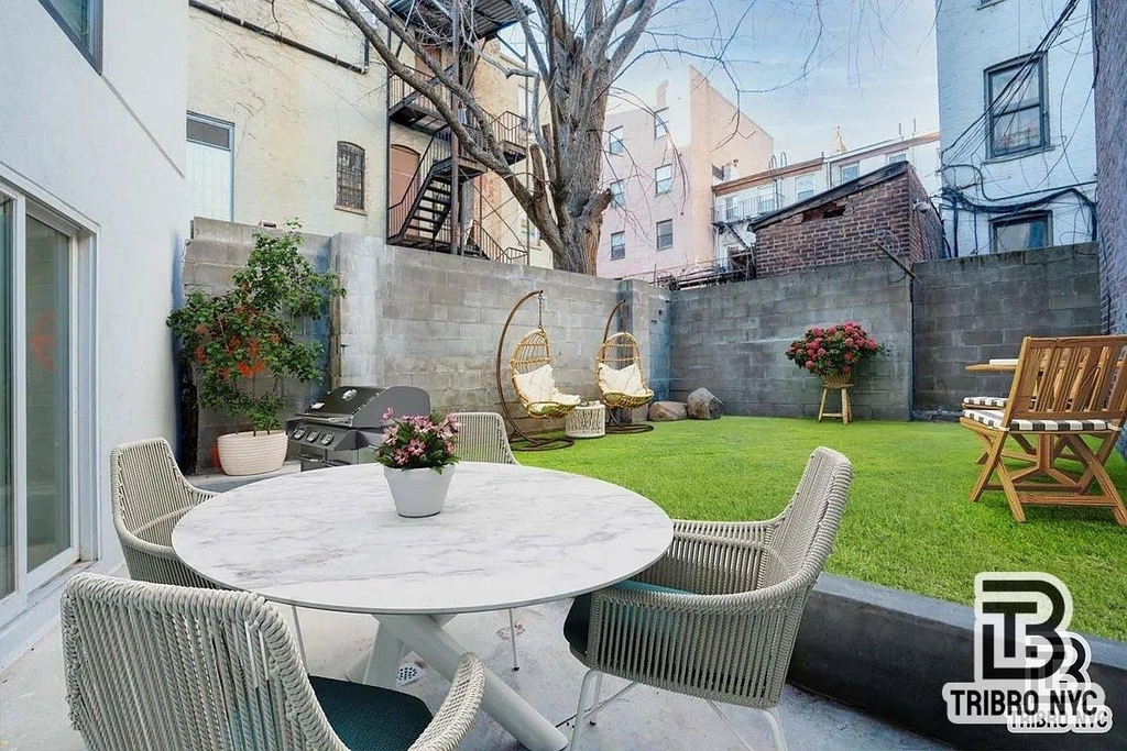410 Lorimer Street - Photo 4