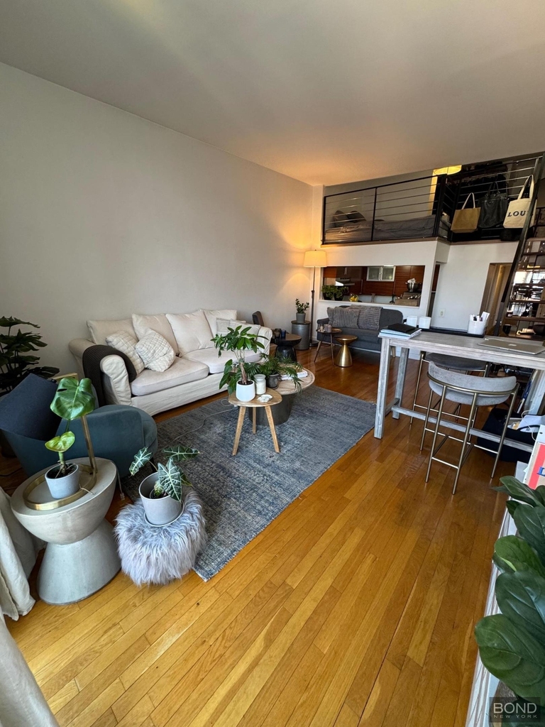 184 Thompson Street - Photo 1