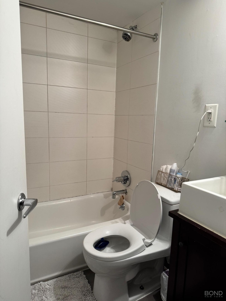 184 Thompson Street - Photo 5