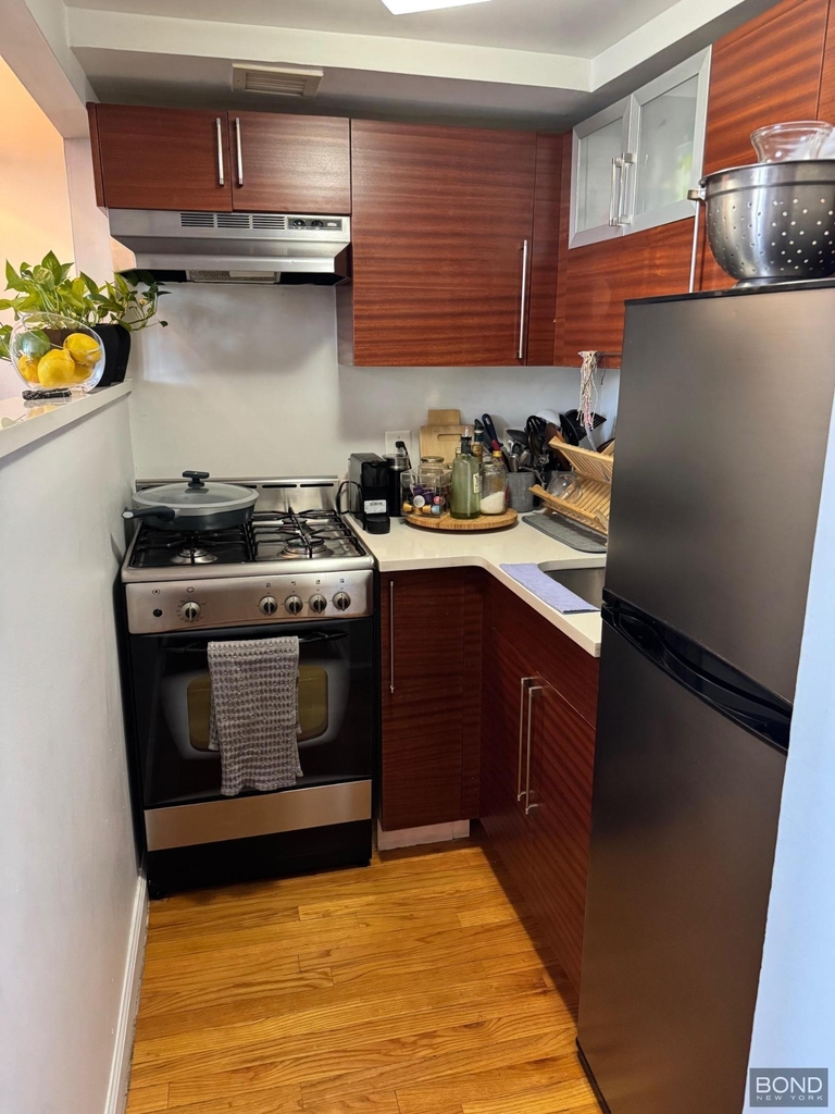184 Thompson Street - Photo 2