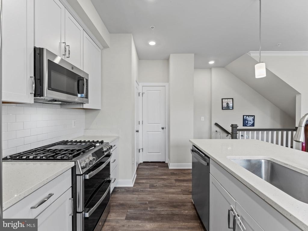 2410 Stella Place - Photo 14