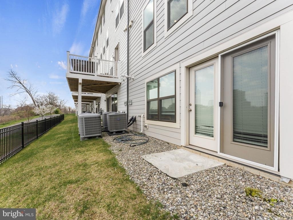2410 Stella Place - Photo 25