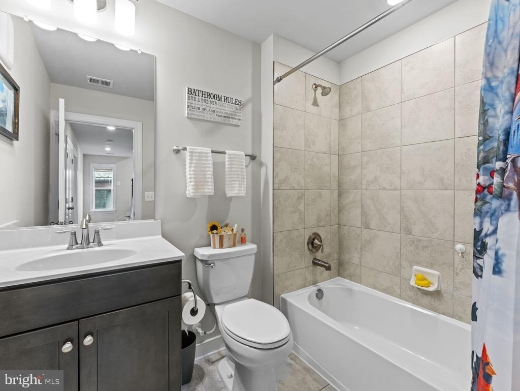 2410 Stella Place - Photo 18