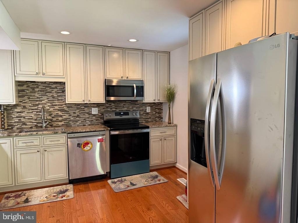 6415 Blarney Stone Court - Photo 8