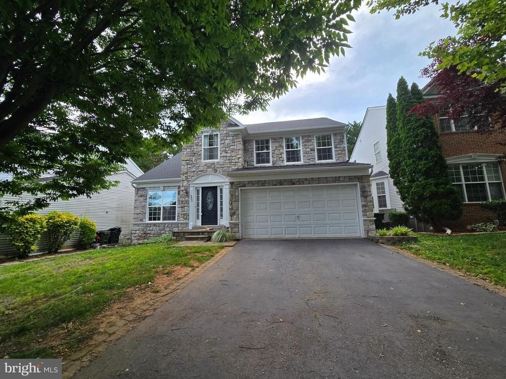832 Fox Den Road - Photo 0