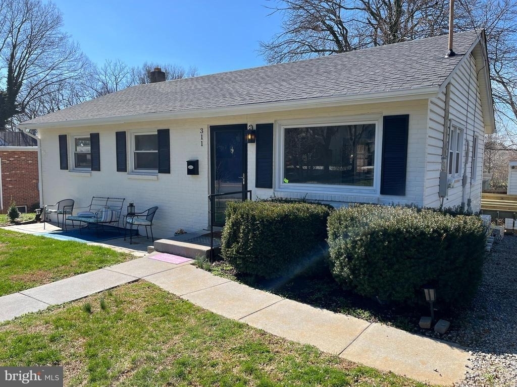 311 S Buckmarsh Street - Photo 1