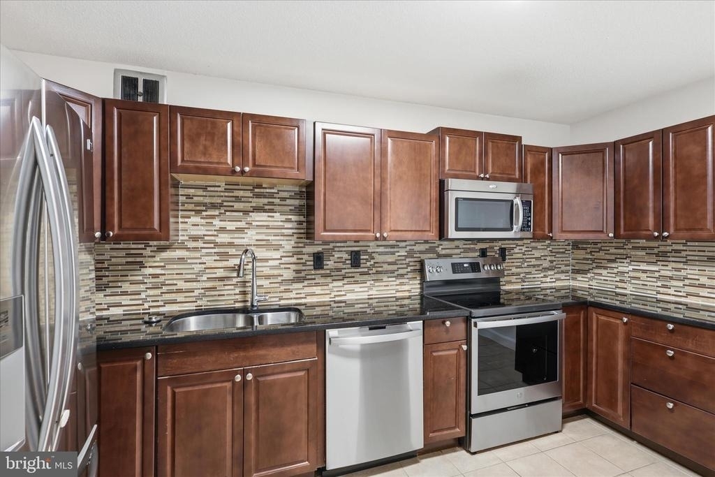 309 Yoakum Parkway - Photo 8